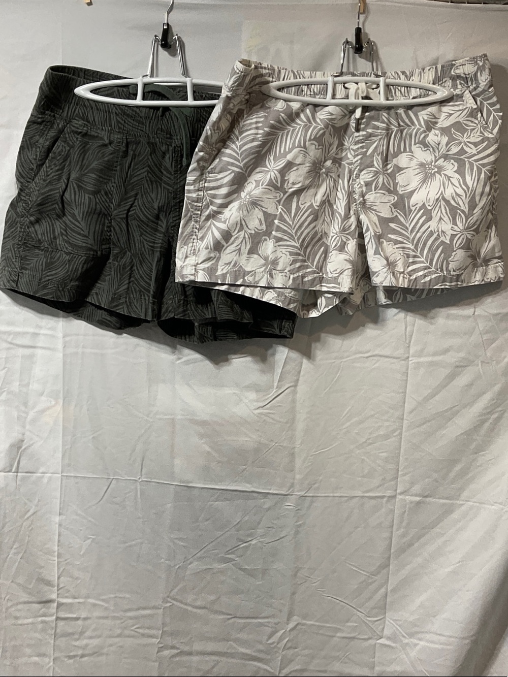 Denver Hayes Tropical Print Women's Shorts Set - White & Dark Green